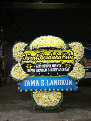 Papan Bunga Duka di Anggut Atas